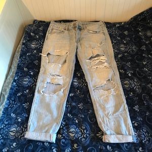 AE Lightwash Distressed Tomgirl Jeans Size 6